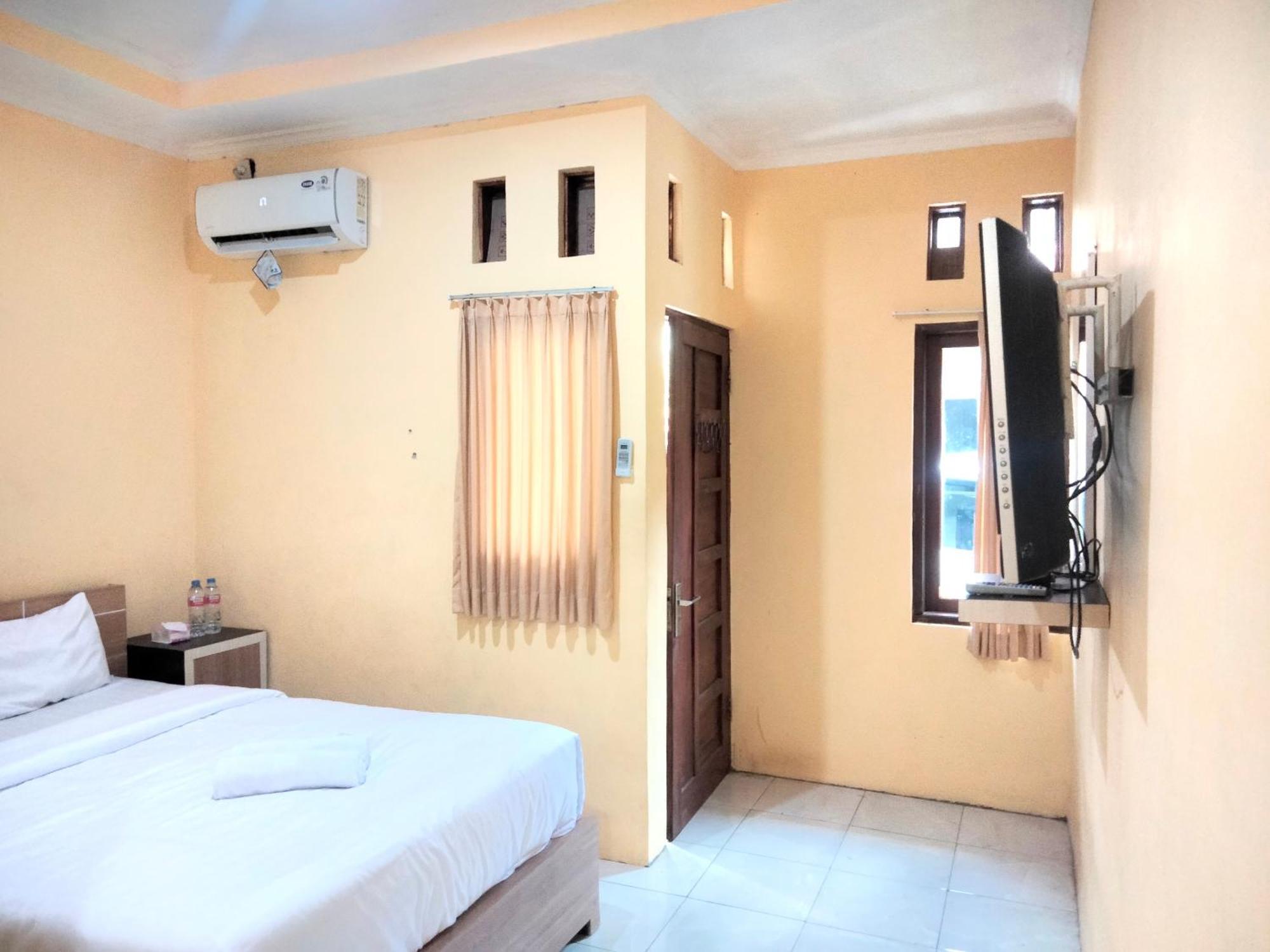 Wisma Mutiara Near Alun Alun Demak Mitra Reddoorz Exterior foto